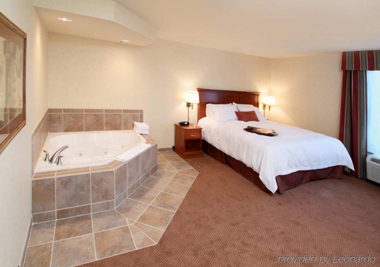Hampton Inn Belle Vernon Room photo